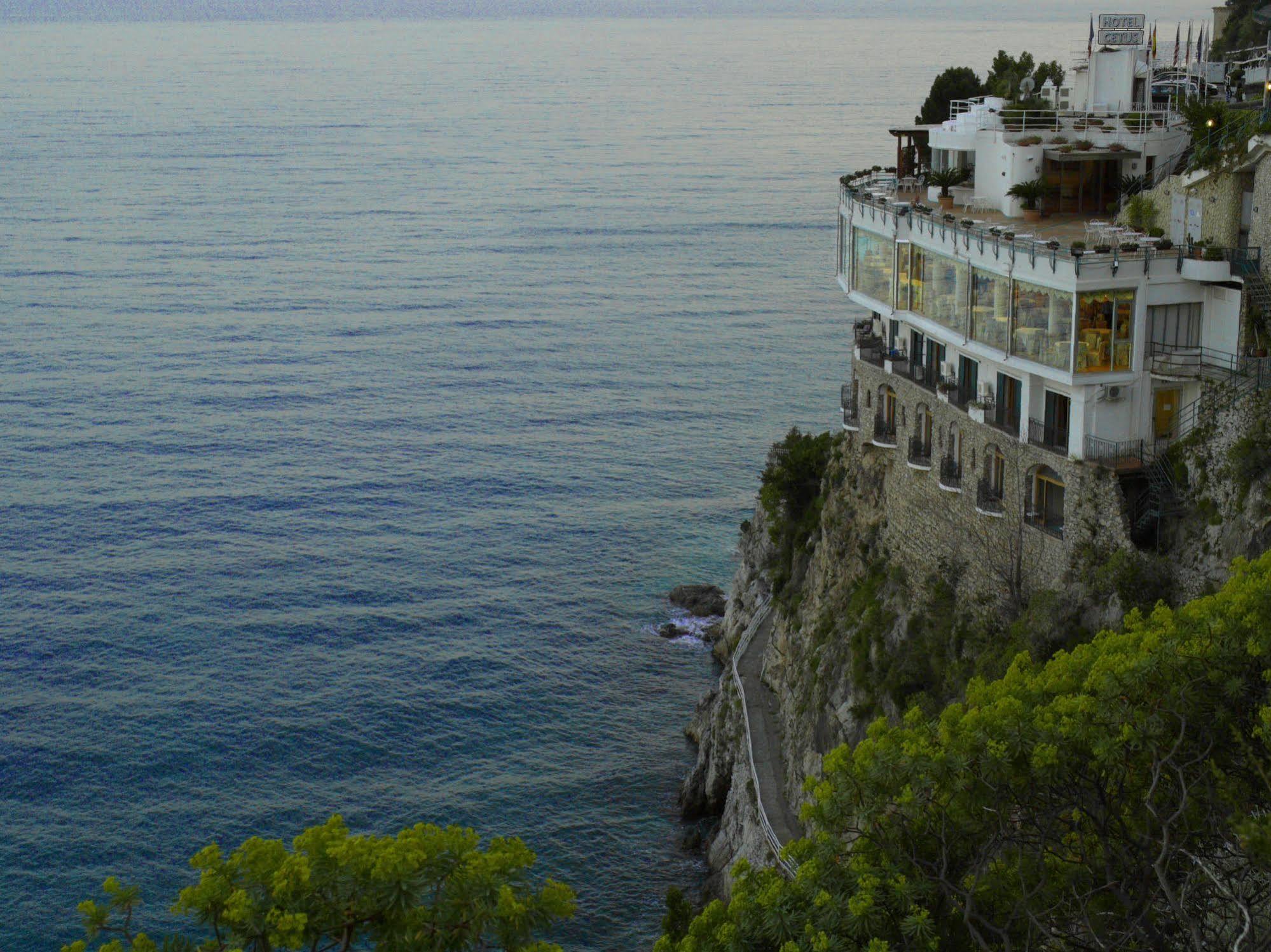 Cetus Hotel 4*